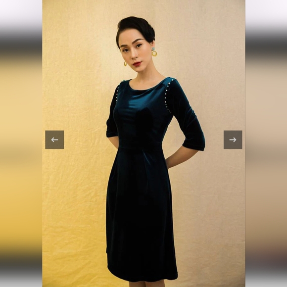 Sarah Luton Elegant Velvet Dress in Deep Teal - Picture 2 of 7